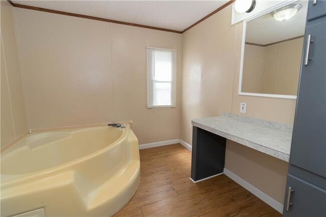 Building Photo - 400 Jefferson Dr