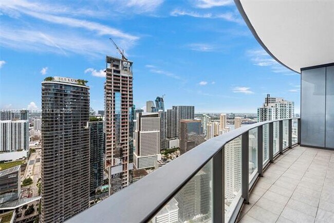 Building Photo - 1000 Brickell Plaza