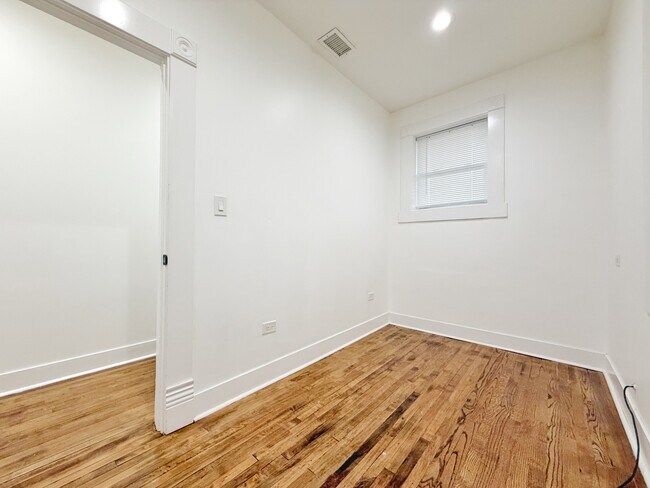 Building Photo - 3316 W Flournoy St
