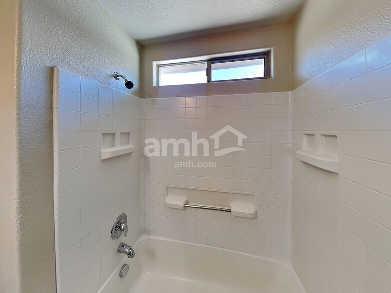 Building Photo - 6327 Hamilton Grove Ave