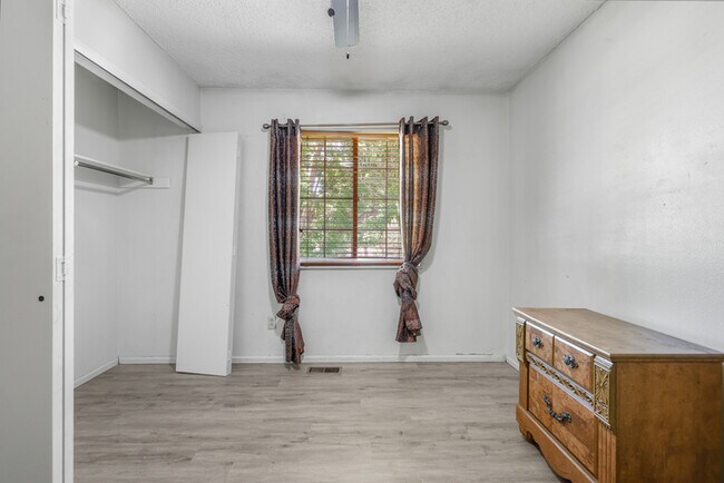 Building Photo - 2380 Middleton Ct