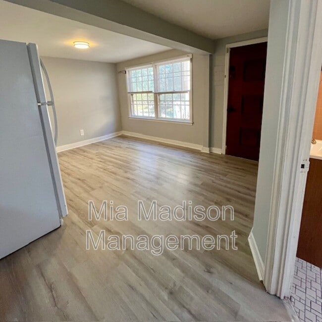 Building Photo - 40 Wesley St