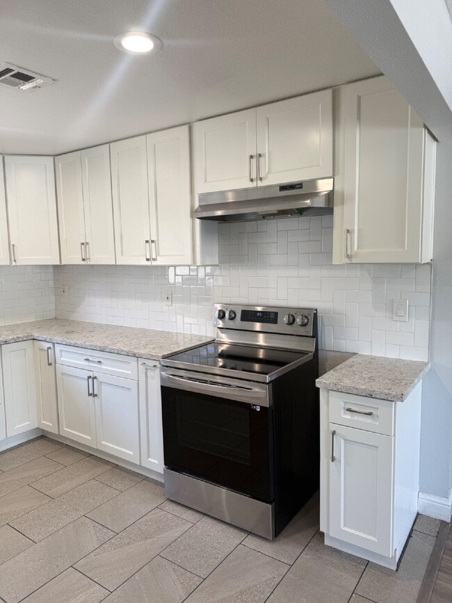 Building Photo - Charming 4-Bedroom, 2-Bath Country Home wi...