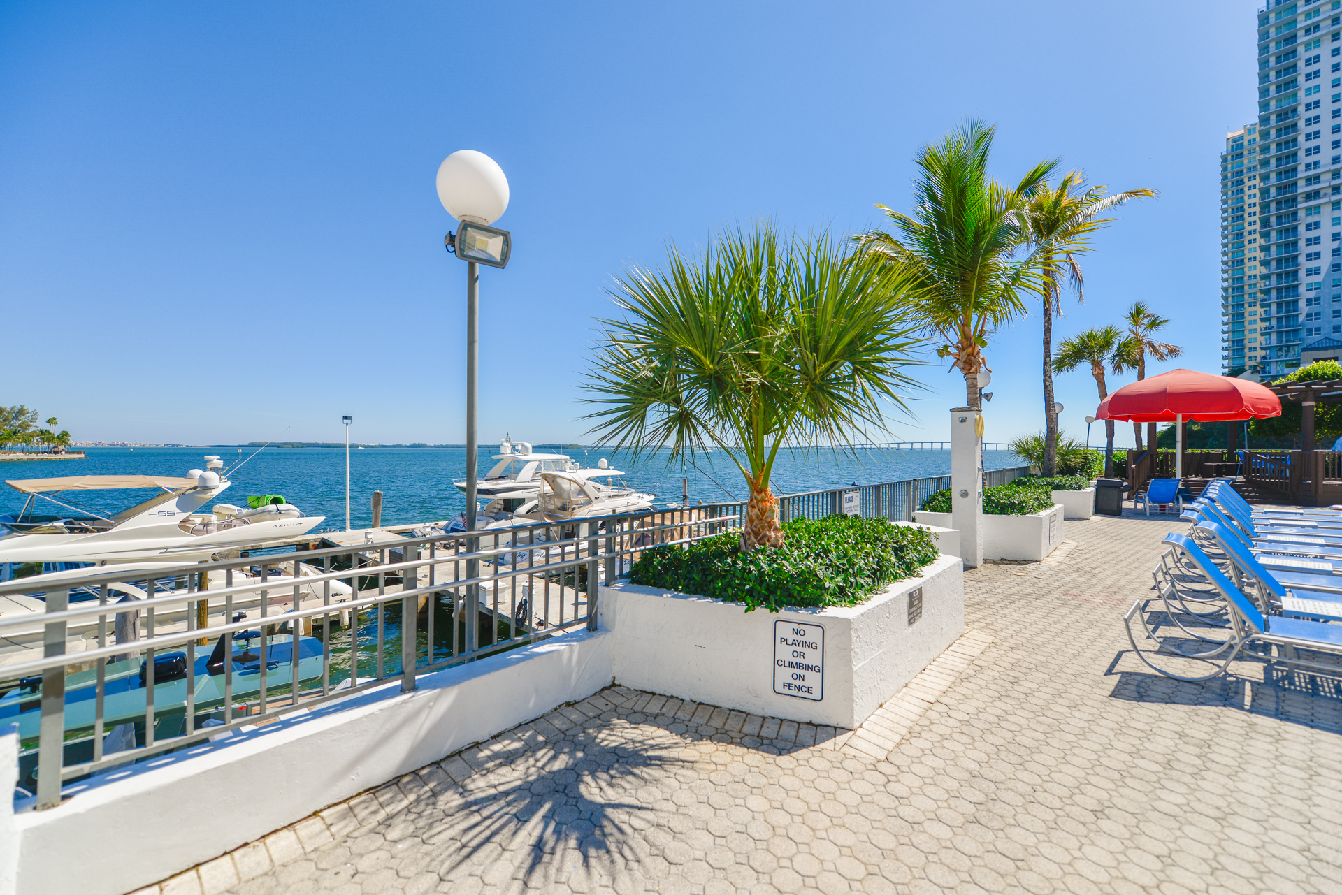 Building Photo - 905 Brickell Bay Dr