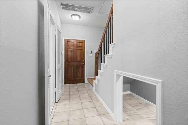 Building Photo - 17 E Willowood Ct