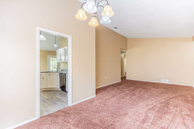 Building Photo - 14719 Highland Peak