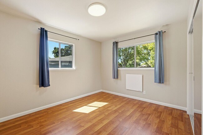 Building Photo - Beautiful Spacious 3-bedroom 1.5-Bath Home in Concord!