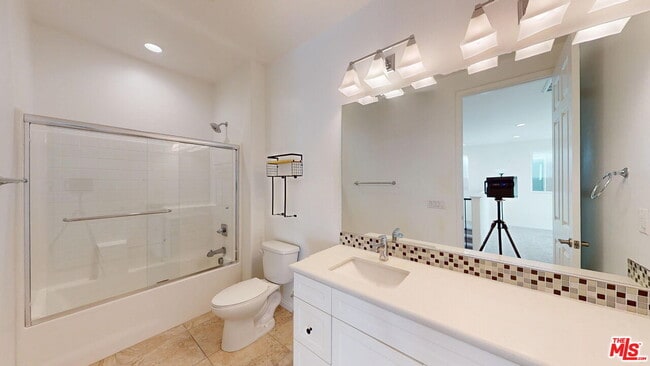 Building Photo - 9241 N Lamia Ct