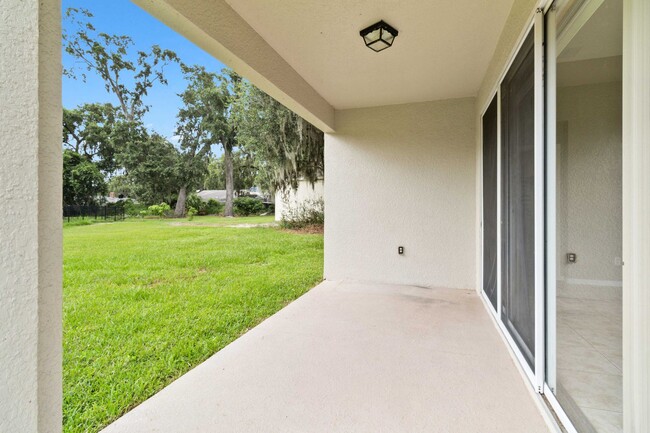 Building Photo - Nice 3/2 with Bonus Room in Oak Hammock Pr...