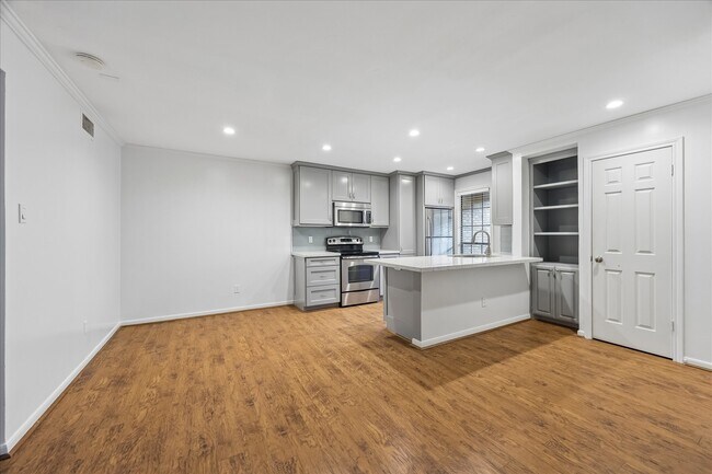 Building Photo - 1311 Antoine Dr