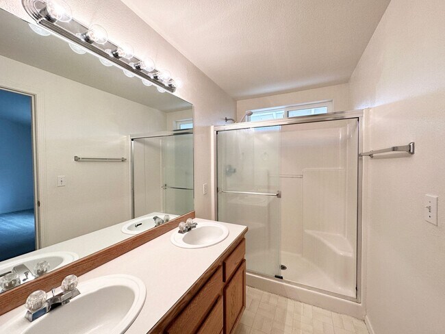 Building Photo - BEAUTIFUL 3 BED, 2 BATH SINGLE FAMILY HOME LOCATED IN NW REDMOND!