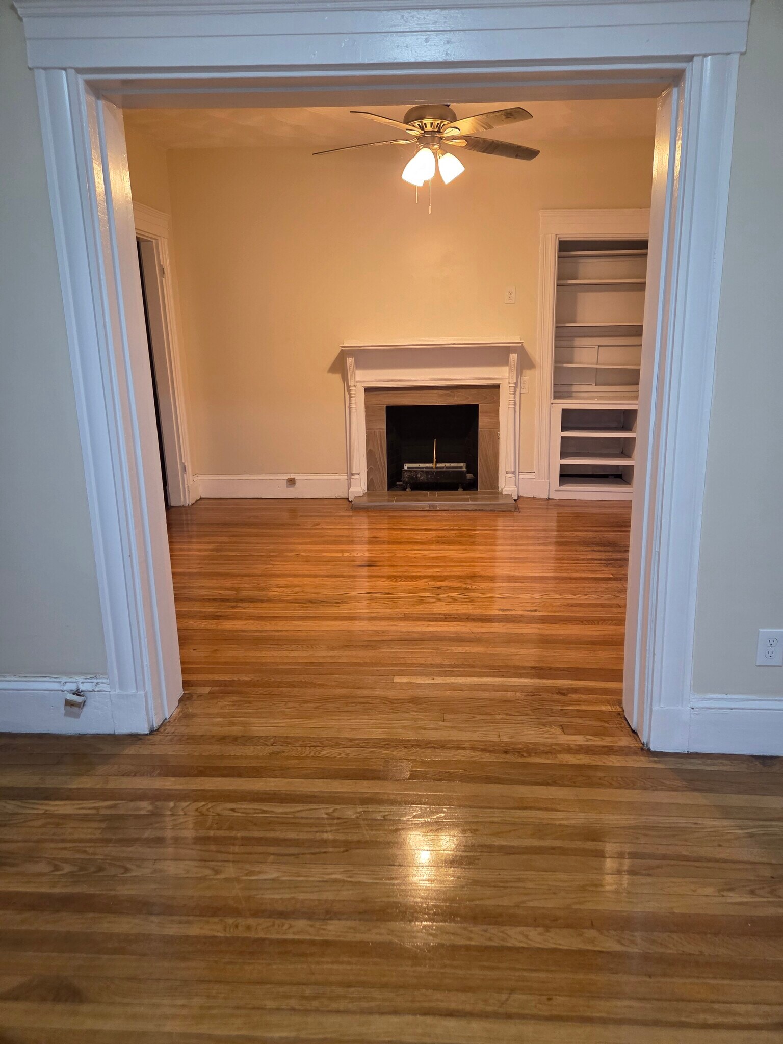 Building Photo - 82 Brent St