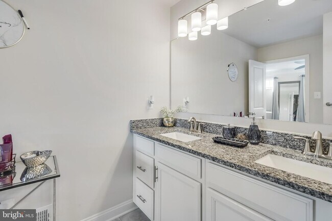 Building Photo - 11411 Tolkien Ave