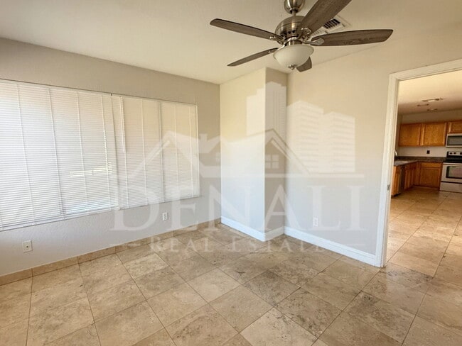 Building Photo - 1274 W Sparrow Ct