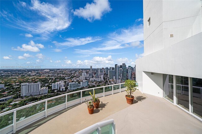 Building Photo - 1643 Brickell Ave