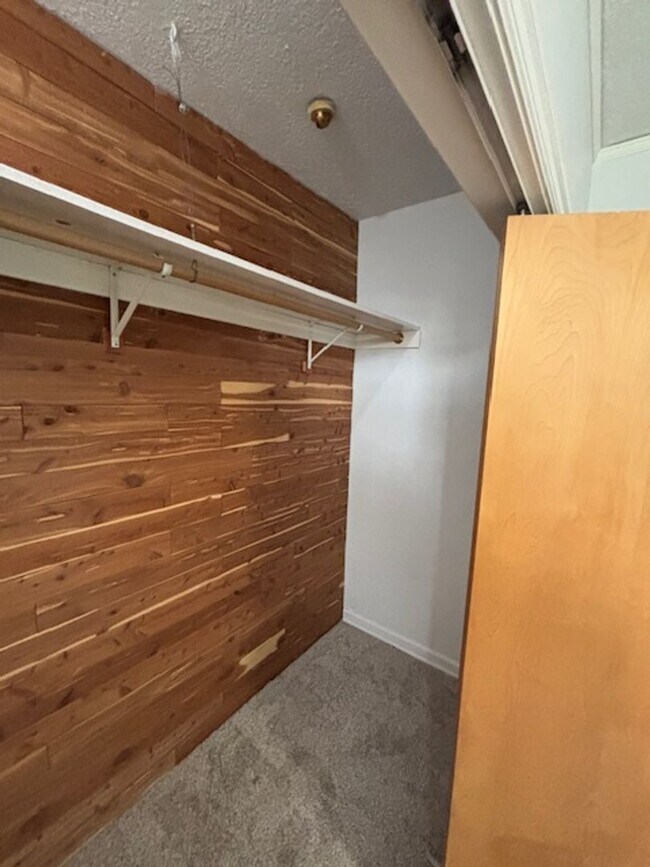 Building Photo - 2 Bedroom 1 Bath Apt in Newberg