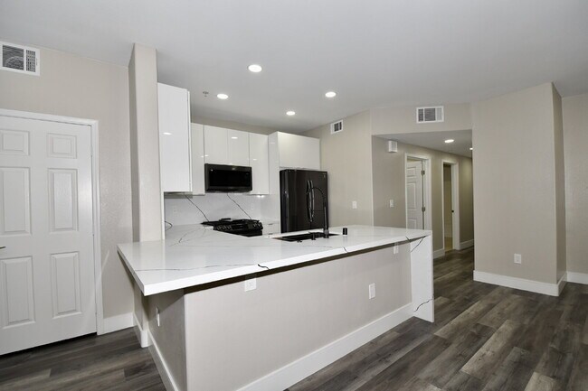 Building Photo - Stunning 2Bed with 1Attached Car Garage