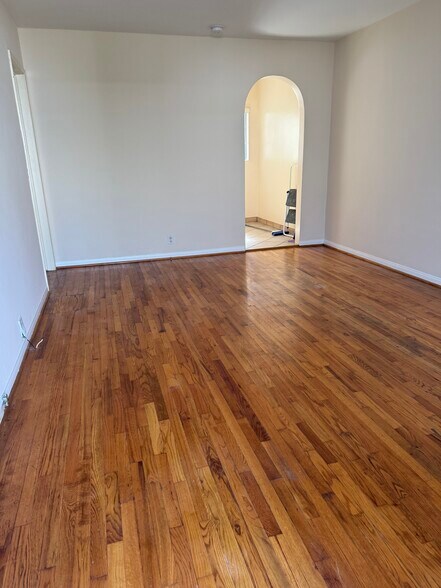 Building Photo - 5618 Riverton Ave