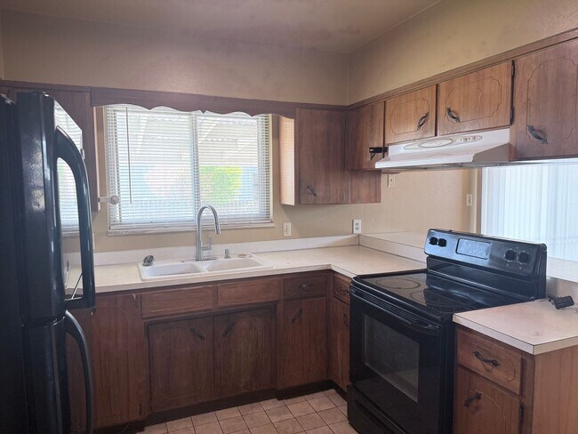 Building Photo - 1419 Prado Dr