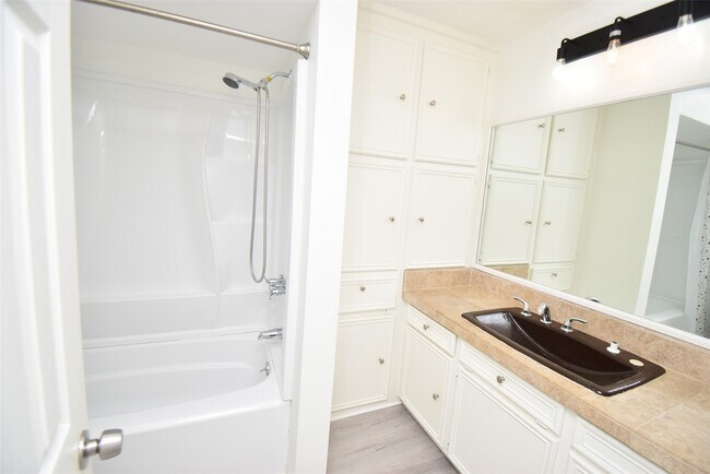 Building Photo - 82 Harbor Ln