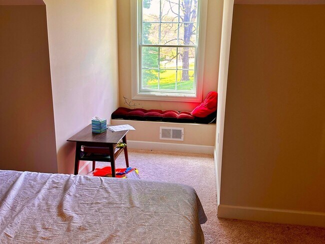 Building Photo - 3 Bedroom semi furnished Duplex type House in Imperial