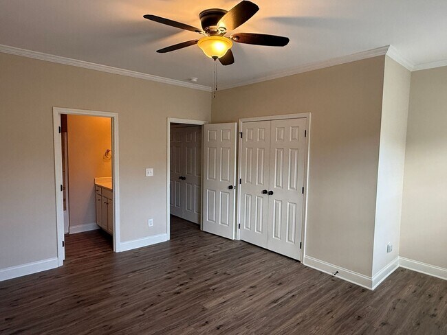 Building Photo - 371 Beacon St NW