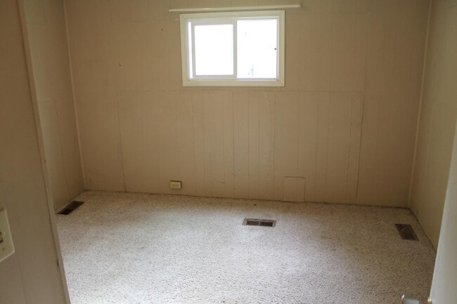 Building Photo - 112 E Cherry St