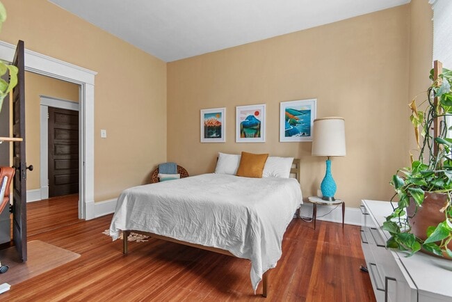 Building Photo - Gorgeous Home in Durham!