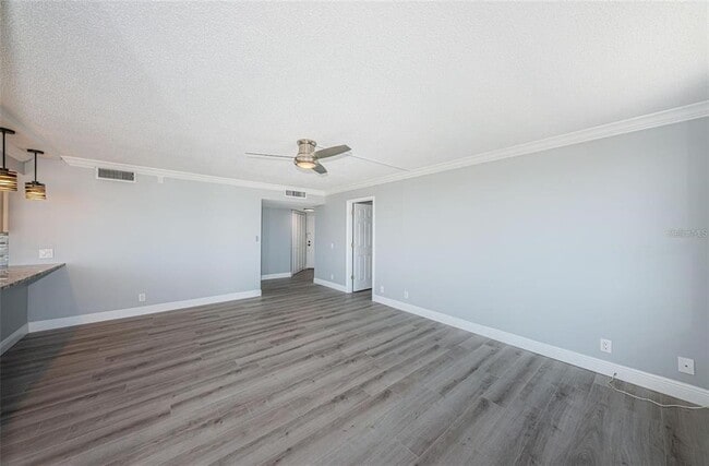Building Photo - 6279 Sun Blvd