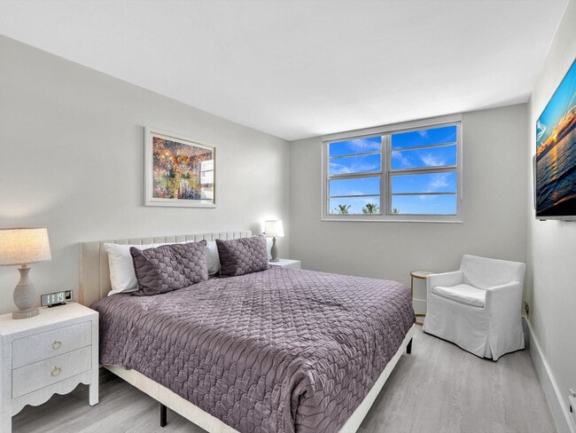 Building Photo - 1421 S Ocean Blvd