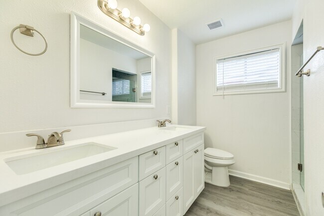 Building Photo - 124 Sage St