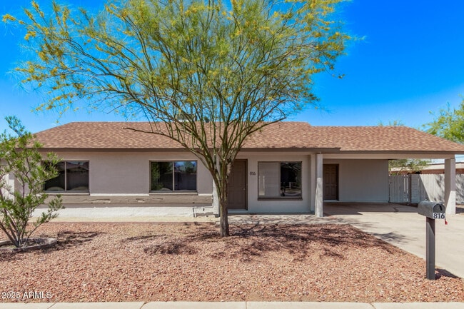 Primary Photo - 816 E Saguaro St