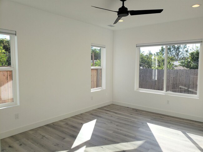 Building Photo - Newer Construction, 2BD/2BA House on Private Drive in Leucadia: Minutes to Beach, Town, YMCA!