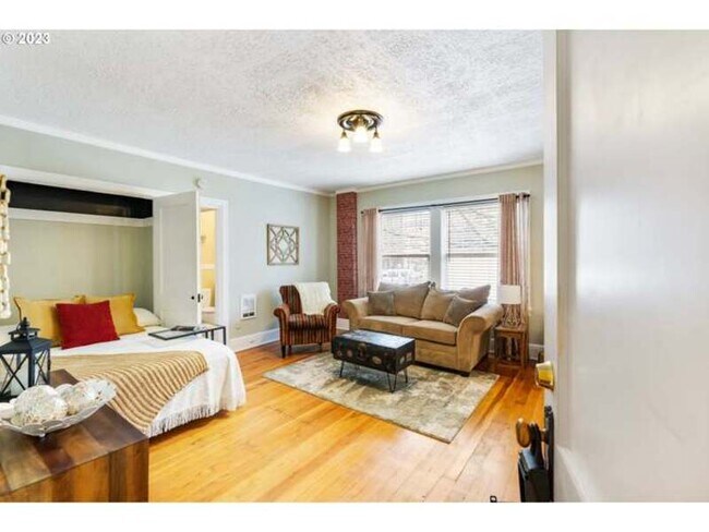 Building Photo - 20 NW 16th Ave