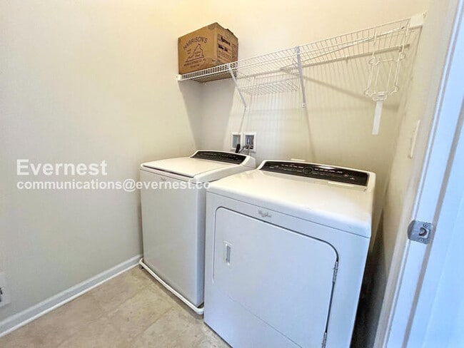 Building Photo - 43 Shepherds Hook Way