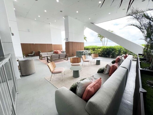 Building Photo - 888 Biscayne Blvd