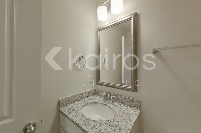 Building Photo - 2561 Banyan Cir