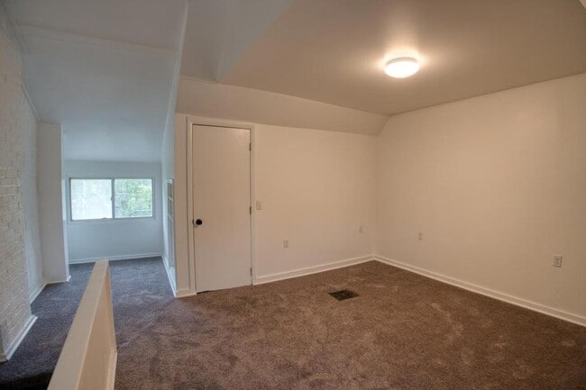 Building Photo - 4013 Bell St