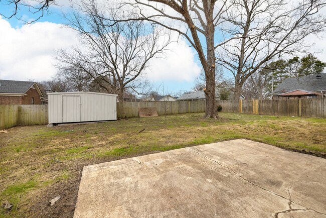 Building Photo - 5 bedroom 3 bath in Covington recently renovated just off the town square
