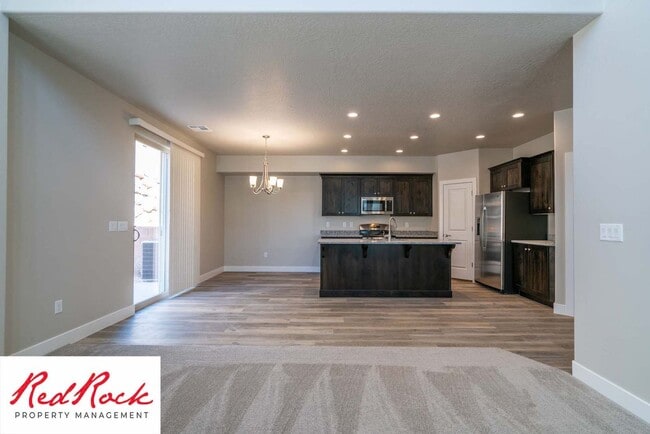 Building Photo - 3 Bedroom Hurricane Townhome With Scenic Views