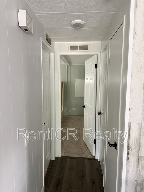 Building Photo - 245 Lake Tarpon Dr