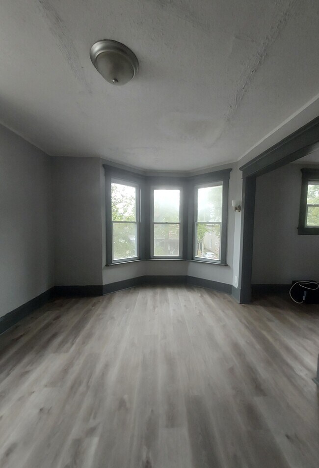 Building Photo - 279 Hudson Ave
