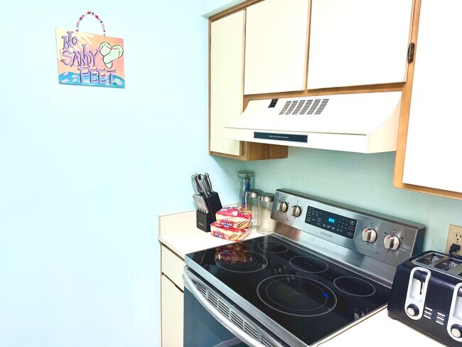 Building Photo - 17614 Front Beach Rd