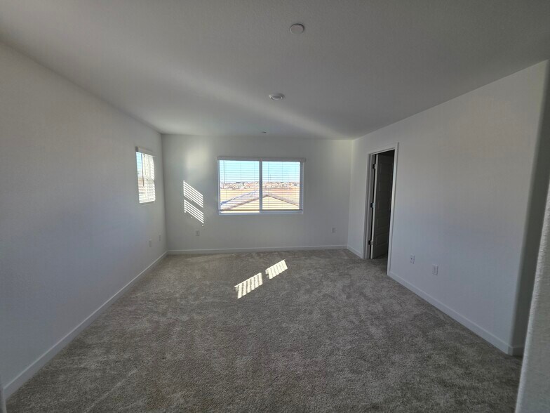 Building Photo - 12663 Snowy Owl Way