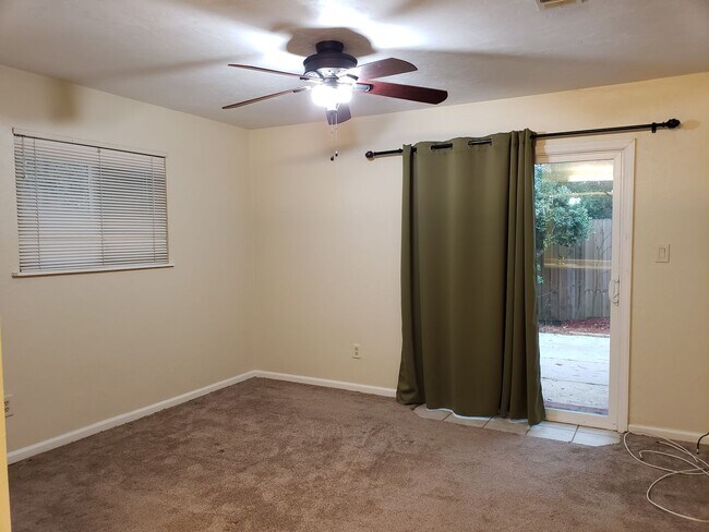Building Photo - 2 Bedroom for rent January 2026 in NE Tall...