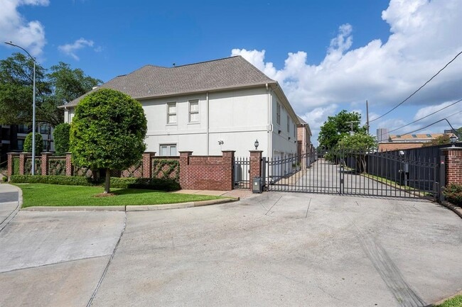 Building Photo - 5124 Chevy Chase Dr