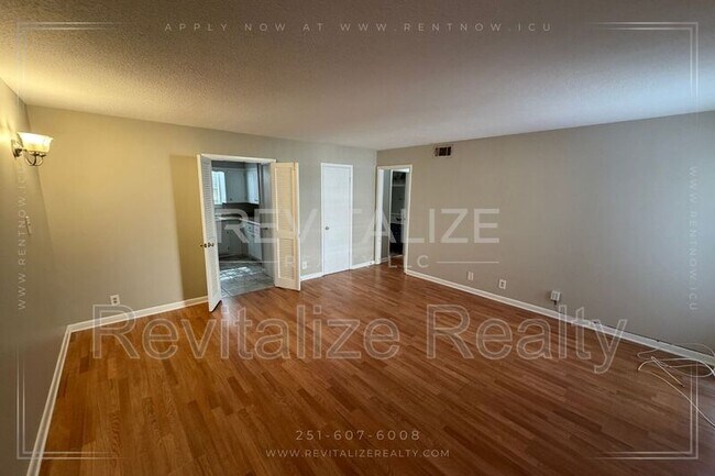 Building Photo - 1504 Dauphin St