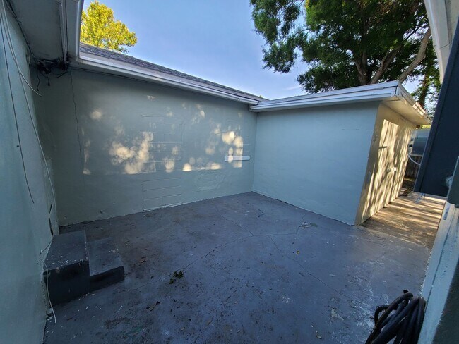 Building Photo - Stunning Corner-Lot Rental: 4BR/2BA with Courtyard