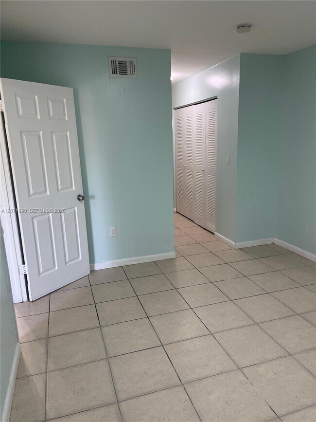 Building Photo - 6821 SW 129th Ave