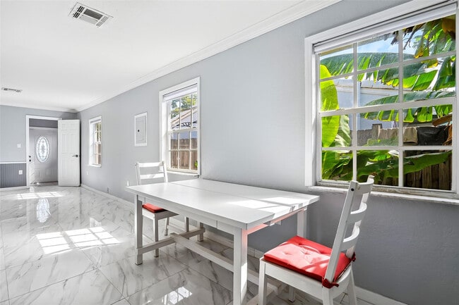 Building Photo - 2508 Arthur St